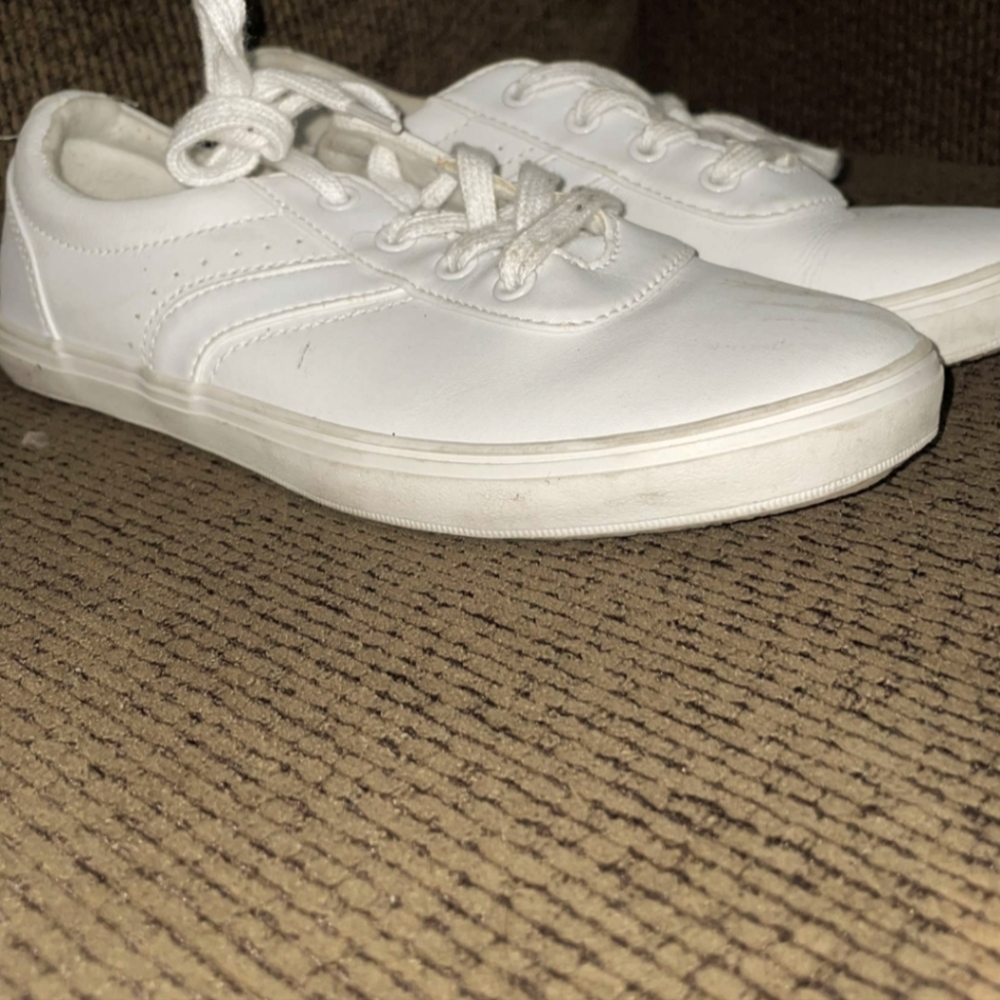 Kids ked's in white size 2.5 Wide.